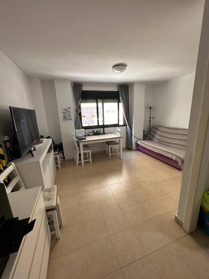 Apartment A / A 4Pax Near The Beach Малага Экстерьер фото